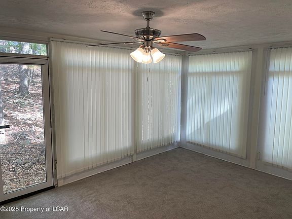 3rd image of 35 Bentwood Rd