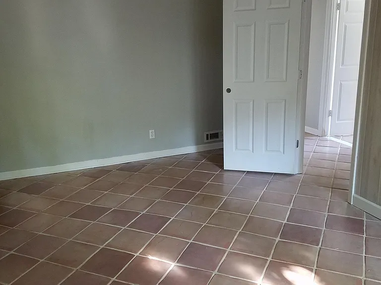 1233 Goodwin Rd NE — Photo 8