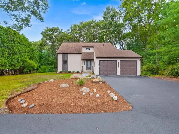 6 Acacia Ct, Coventry, RI 02816