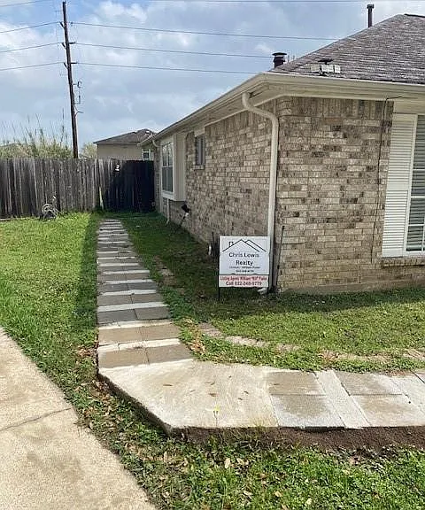 8511 1/2 Opalwood Ct — Photo 2