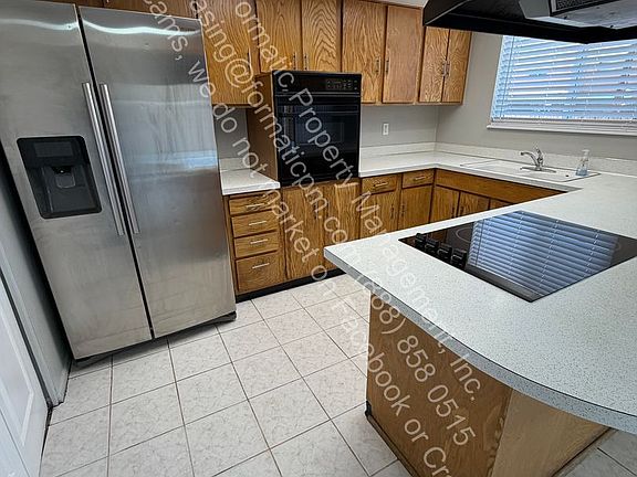 4th image of 3814 S Yosemite St