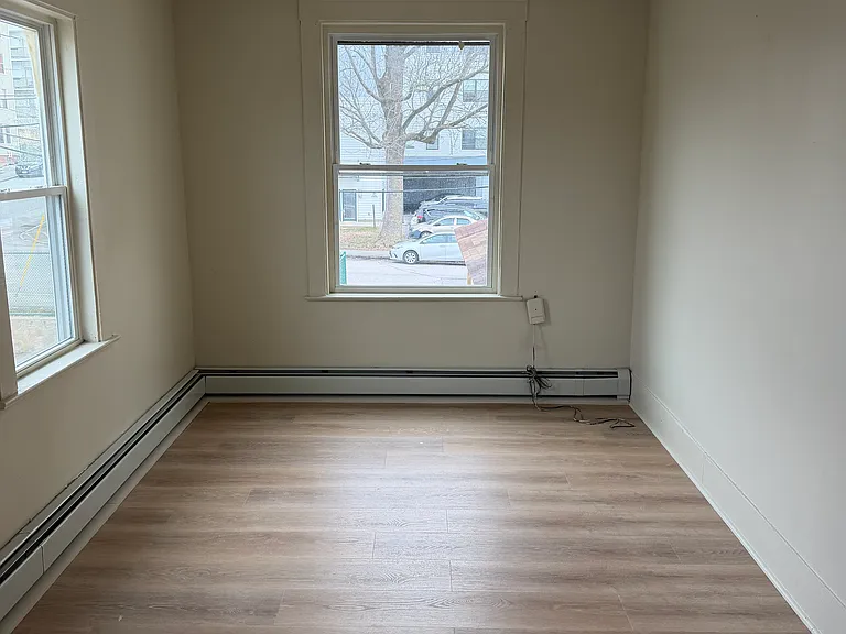 39 Knox St #8 — Photo 2