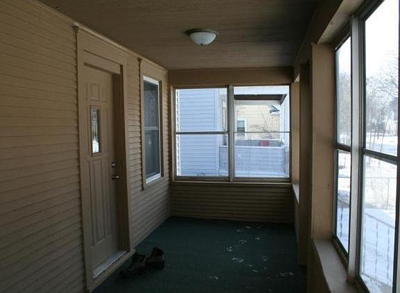 5th image of 1910 Russell Ave N