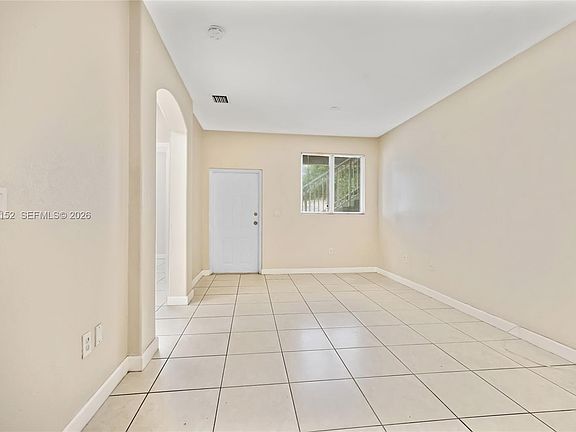 4th image of 2524 SE 16th Rd Unit 100