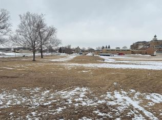 1005 W 13th St, Vinton, IA