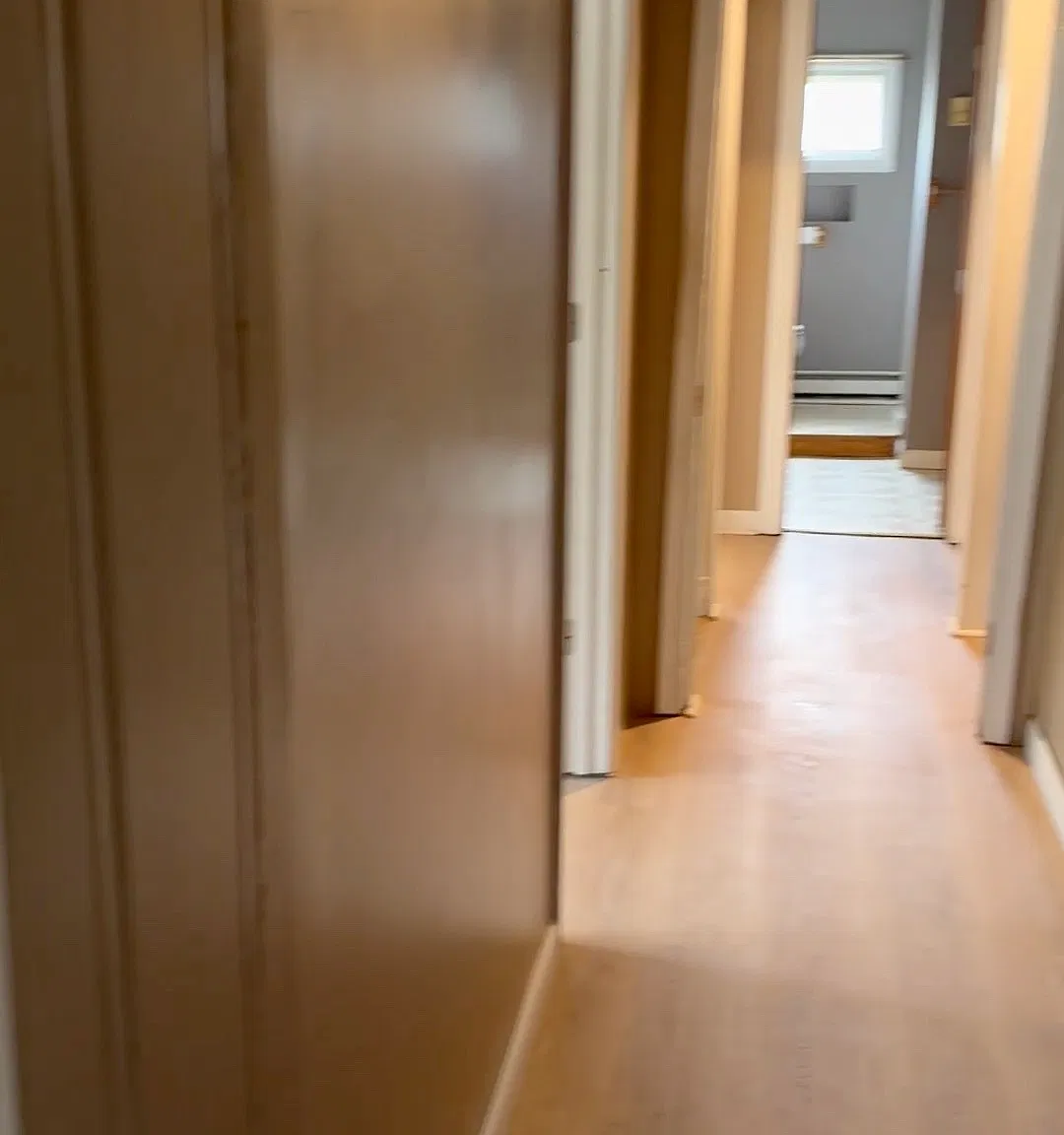 3 bed, $1,400 — Photo 4