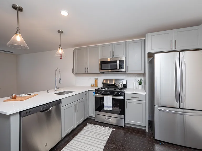 2445 N Front St #3 — Photo 4