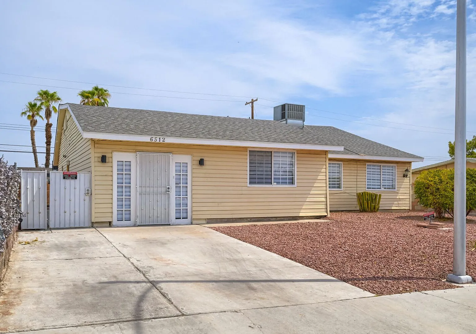 Charming 4-Bedroom Home in Central Las Vegas! — Photo 2
