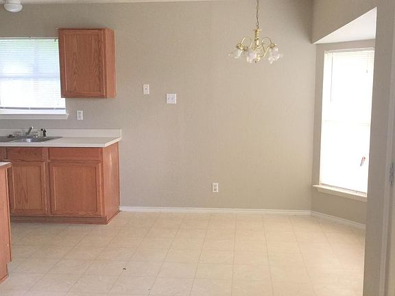 4th image of 3611 Crescent Dr