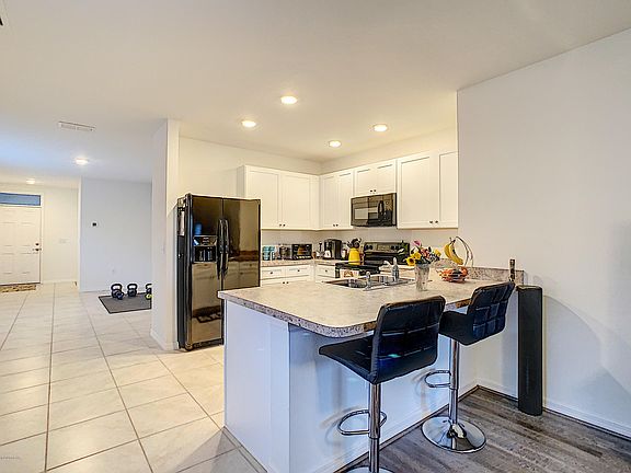 5th image of 2820 Blue Shores Way