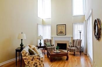3rd image of 3422 Glenlake Dr