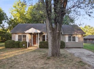 5434 Rosehill Rd, Shawnee, KS 66216