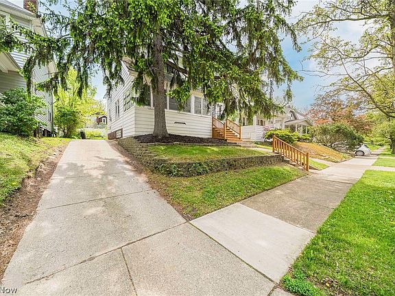3rd image of 20180 Hillcrest Dr