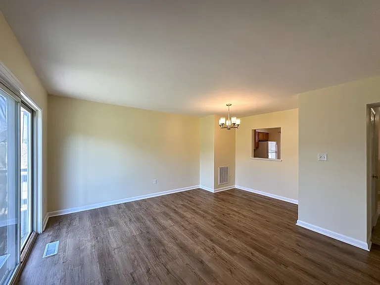 1026 Commercial Ct — Photo 6