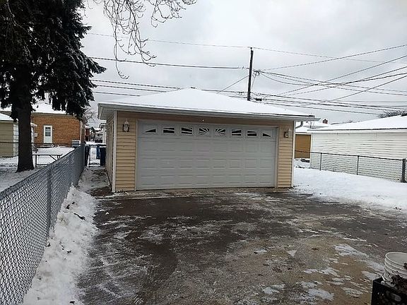 3rd image of 546 Hoxie Ave