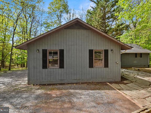 3rd image of 102 Northwood Cir