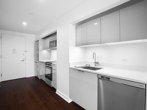 3rd image of 400 W 113th St APT 310