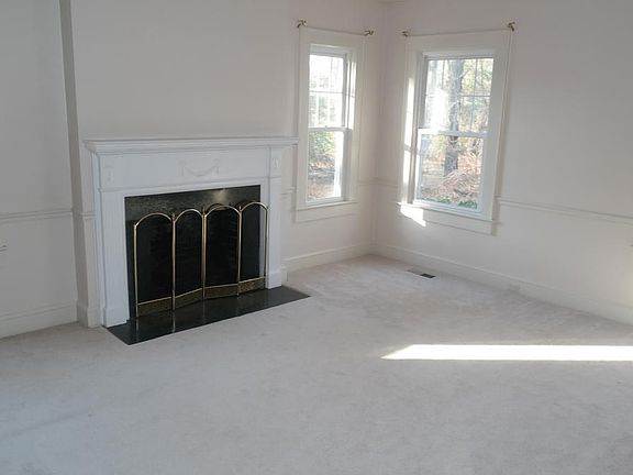 3rd image of 1208 E Franklin Blvd APT A