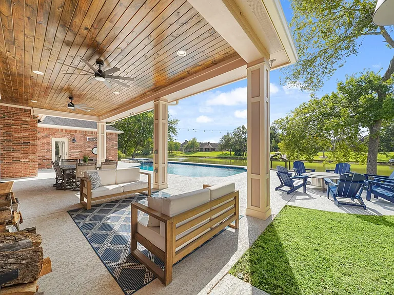 4703 Oxbow Cir W — Photo 38