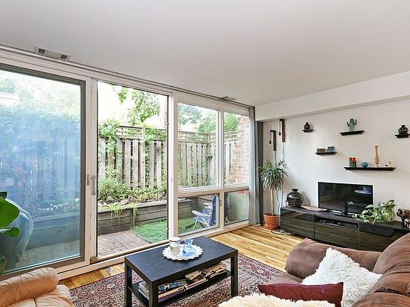 2nd image of 2134 N Lincoln Ave #1