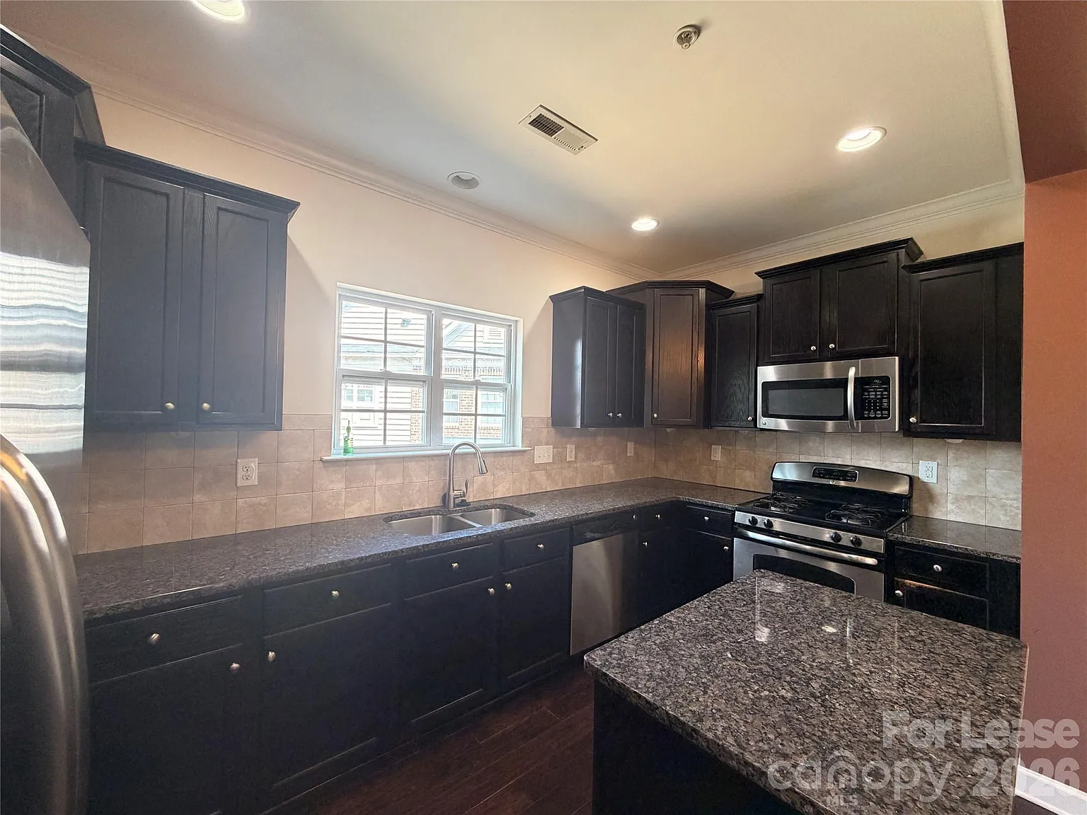 2 bed, 2.0 bath, $1,800 — Photo 4