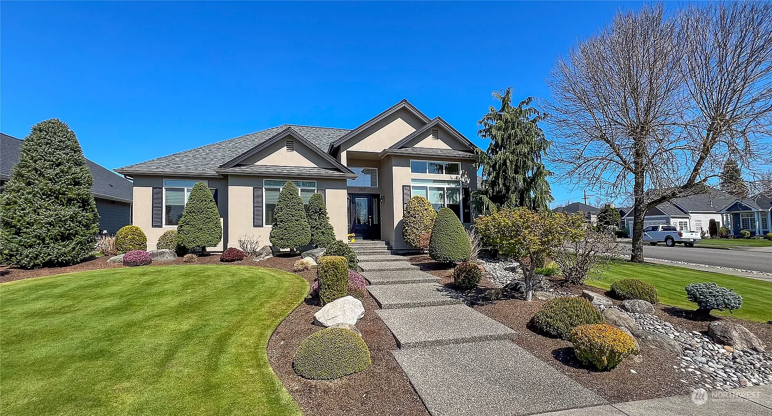707 E Maberry Dr. photo 1