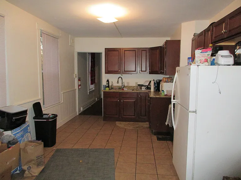 107 W State St — Photo 11