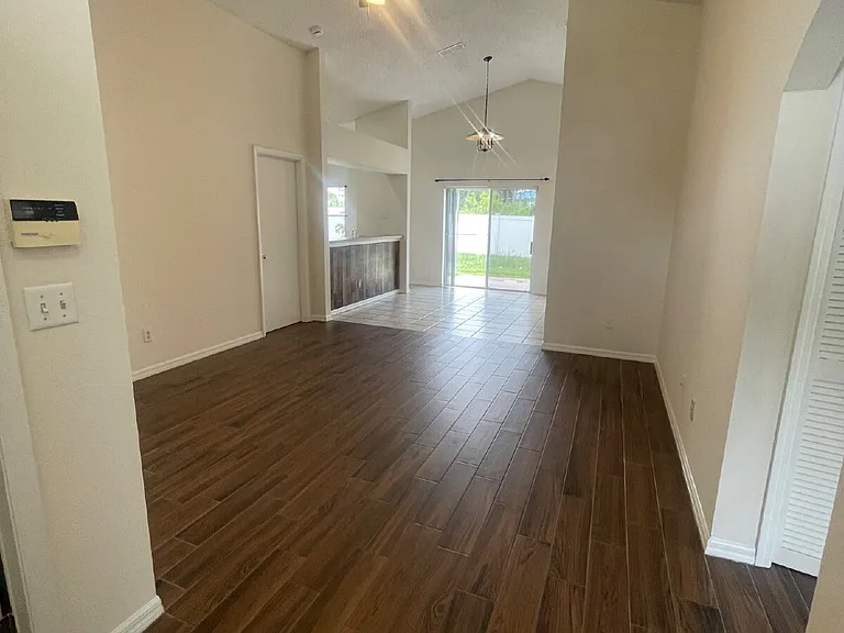 2910 Cool Breeze Cir — Photo 2