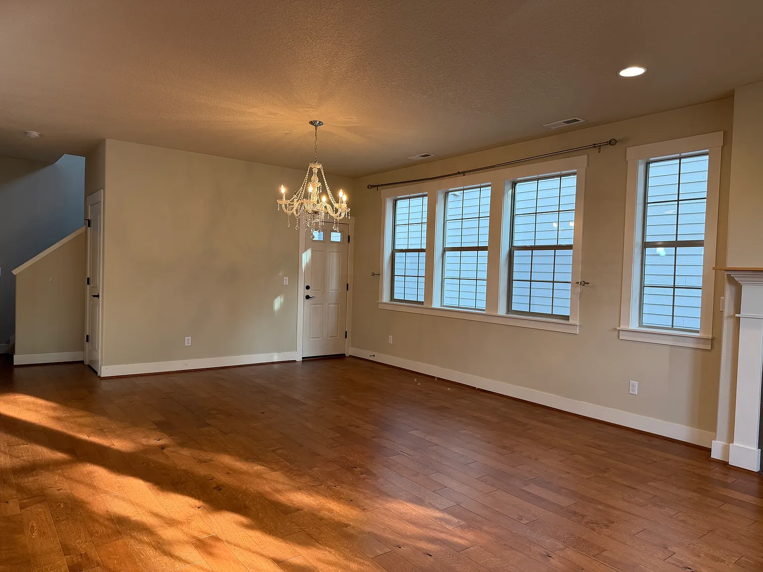 4 bed, 2.5 bath, 2050 sqft, $3,250 — Photo 3