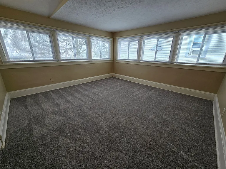 1307 N Roosevelt Ave — Photo 6