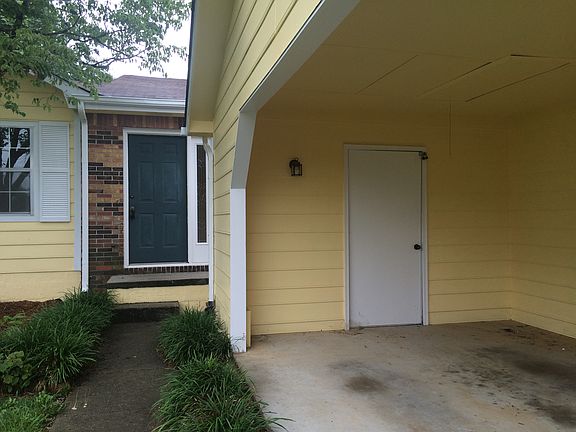 3rd image of 7528 Chatham Cir