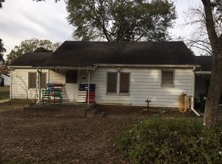 5626 Henry St, Wallis, TX 77485