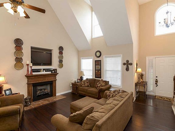 3rd image of 1565 Bonnie Blue Ave