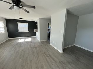 1327 Airport Dr, Tallahassee, FL 32304