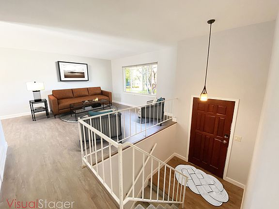 4th image of 693 Lor Ann Dr