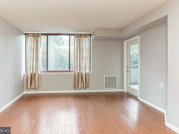 2nd image of 10101 Grosvenor Pl APT 302
