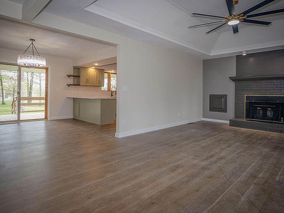 4th image of 489 Meadowview Drive