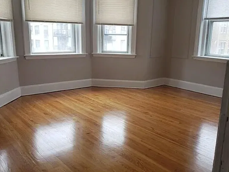 129 Chiswick Rd #13B — Photo 1
