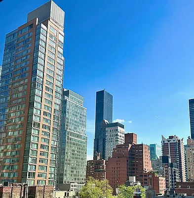Sold by Manhattan Boutique Real Estate | media 10