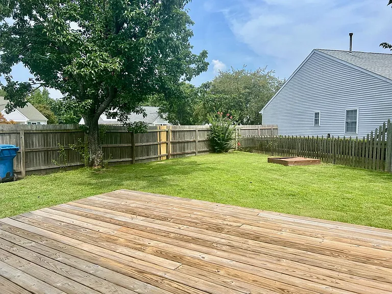 943 Chigwell Rd — Photo 17