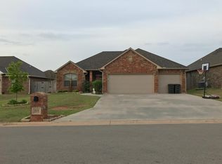 1509 Stonehouse Dr, Elgin, OK 73538