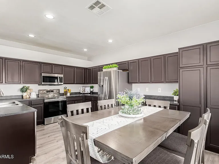 706 W Green Tree Dr — Photo 9