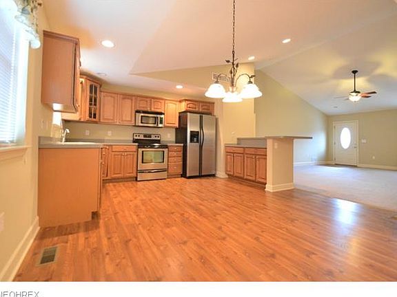 3rd image of 170 Sandy Ct Unit 8