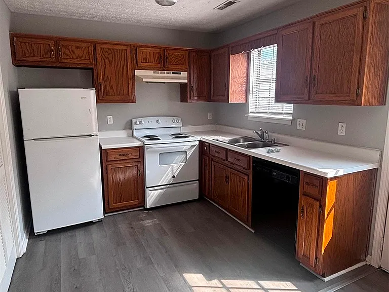 1744 Cave Mill Rd #A — Photo 2