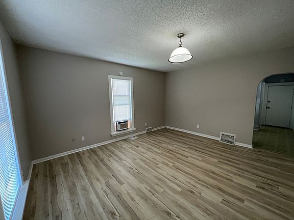 3rd image of 124 E 6th Ave #2
