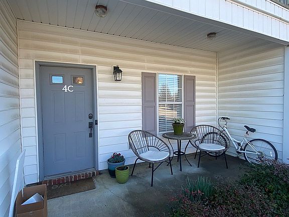 2nd image of 202 Tomlinson Dr APT 4C