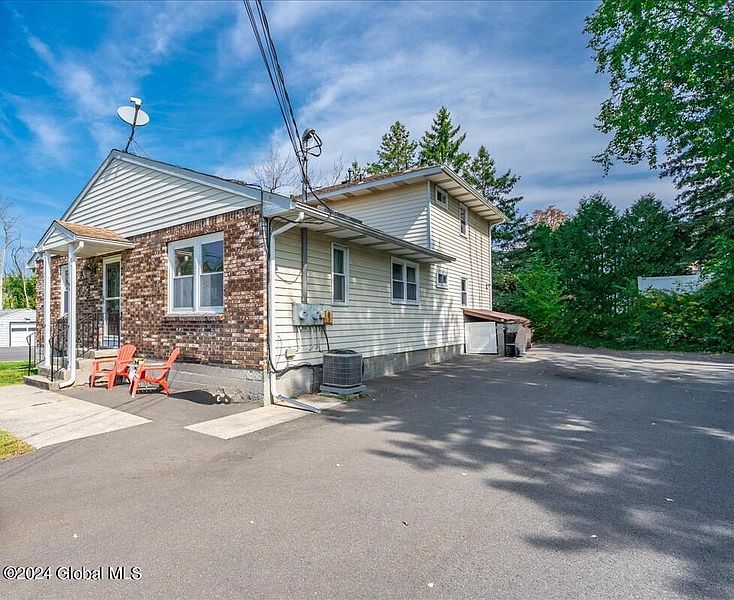 2nd image of 31 Scully Avenue