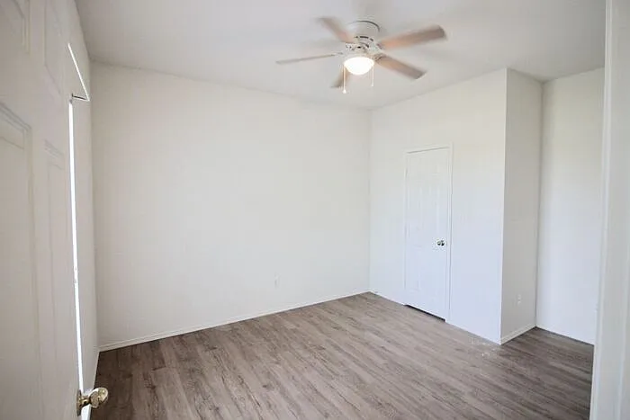 114 Collett Ct — Photo 8