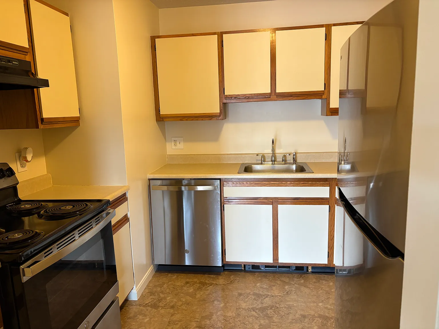 2 bed, 918 sqft, $1,950 — Photo 3