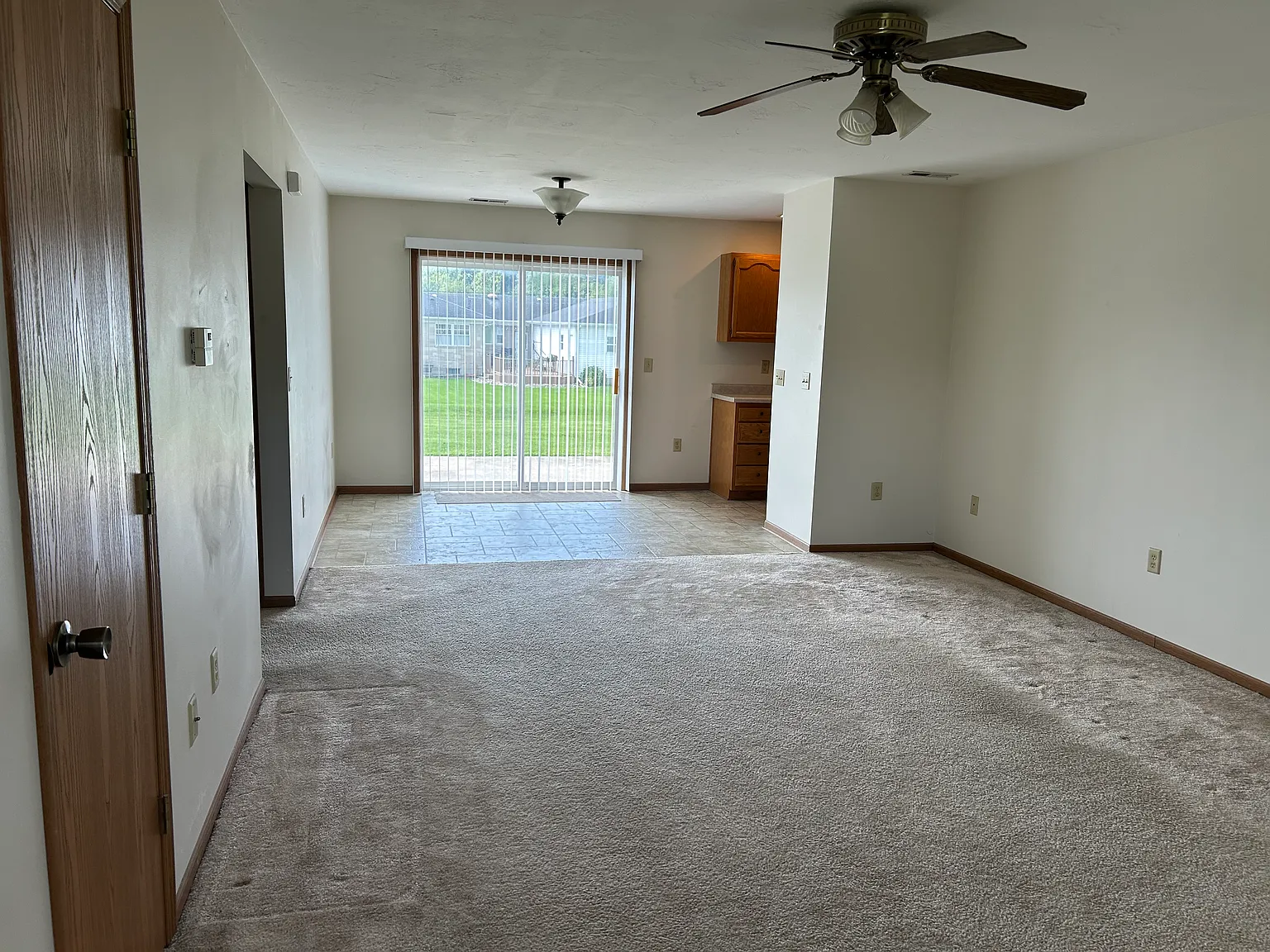 2 bed, 800 sqft, $1,300 — Photo 2